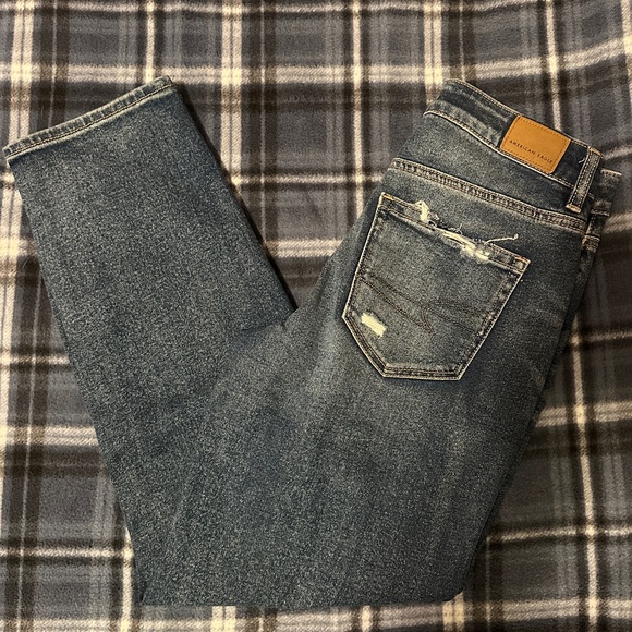 American Eagle- Mom Straight High Rise, Size 4 - Picture 8 of 8
